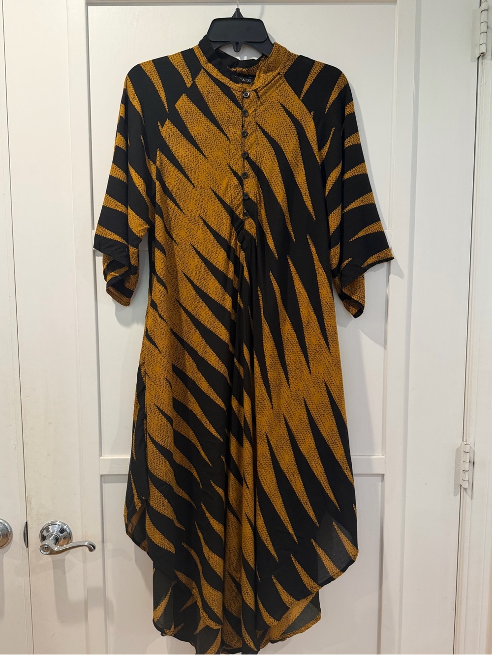 Manaola Dress AS NEW with tiny flaw XS